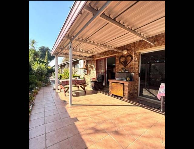 3 BEDROOM TOWNHOUSE FOR SALE IN VANDERBIJLPARK SE 2